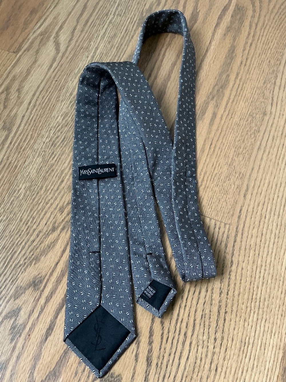 Yves Saint Laurent 100% silk Gray patterned tie